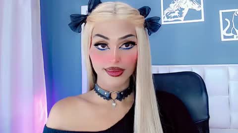 amal_baddel_ online show from December 17, 2024, 7:04 pm