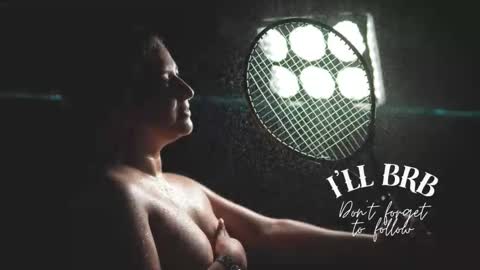 Amalia Im Back See you soon this January 7 at 10 pm Colombia time online show from November 1, 2025, 10:01 pm