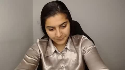 The queen of the biceps  online show from December 5, 2024, 12:00 pm