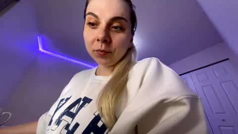 Snapshot of amandainbloom chatting on March 4, 2025, 11:08 am Amanda online show from March 4, 2025, 11:08 am