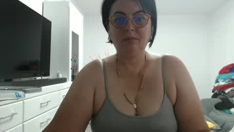 Snapshot of amandamuller1982 chatting on September 12, 2025, 9:42 am Anda online show from September 12, 2025, 9:42 am