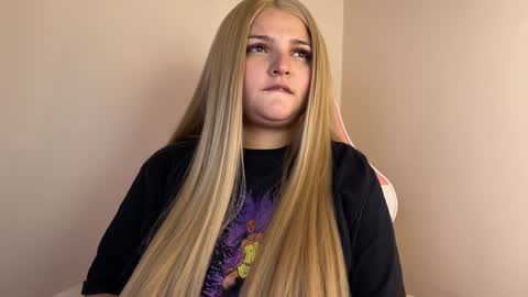 Amandha online show from January 1, 2025, 8:47 pm