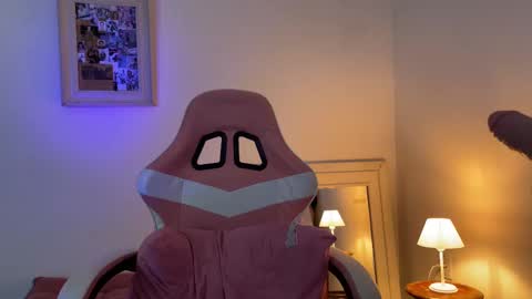 Amandha online show from November 9, 2025, 4:49 pm