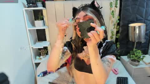 amapola_hs online show from April 6, 2026, 10:22 pm