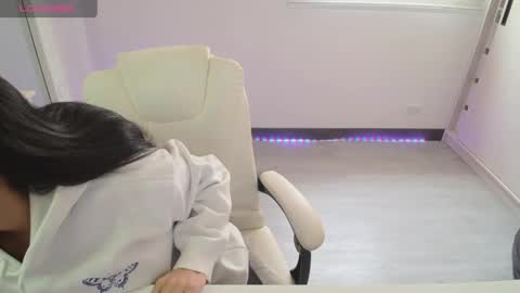 amara_silk online show from April 11, 2026, 5:06 pm