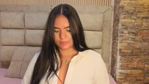 amarahanks_ online show from November 15, 2025, 7:10 pm