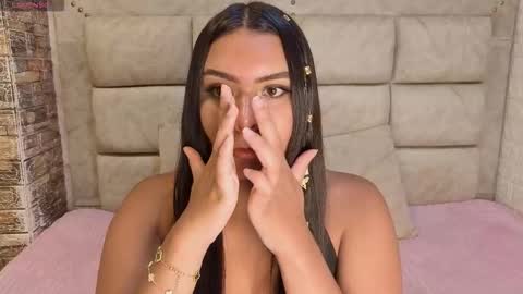 amarahanks_ online show from December 19, 2025, 2:46 pm