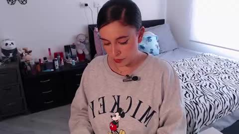 Snapshot of amarat_jolie chatting on February 12, 2025, 4:22 pm Mila online show from February 12, 2025, 4:22 pm