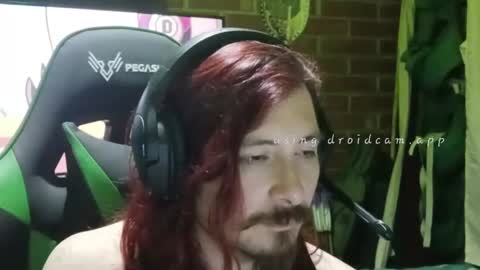 Snapshot of amaru_bf_experience chatting on November 7, 2025, 2:44 am Amaru online show from November 7, 2025, 2:44 am