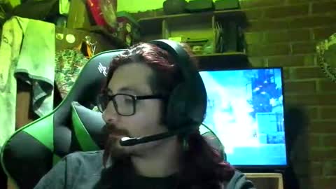 Snapshot of amaru_bf_experience chatting on November 16, 2025, 1:55 am Amaru online show from November 16, 2025, 1:55 am