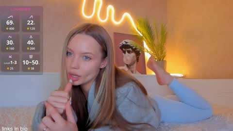 Roxy online show from November 22, 2025, 12:37 pm