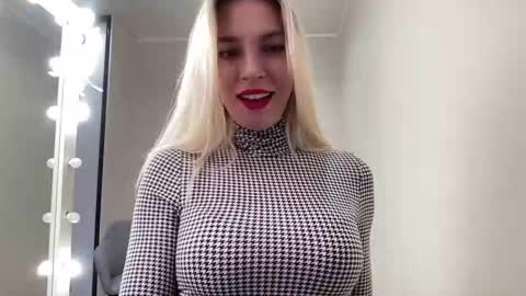 Snapshot of amazingkelly chatting on December 3, 2024, 7:43 am Kelly online show from December 3, 2024, 7:43 am