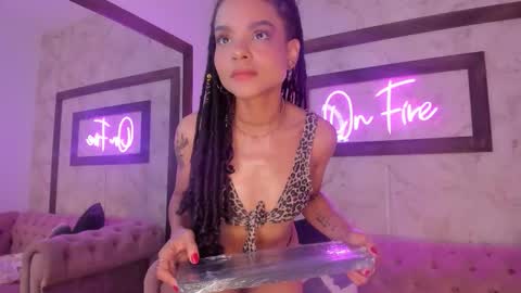 Snapshot of ambaar_moon_ chatting on October 27, 2025, 7:51 pm Ambar online show from October 27, 2025, 7:51 pm