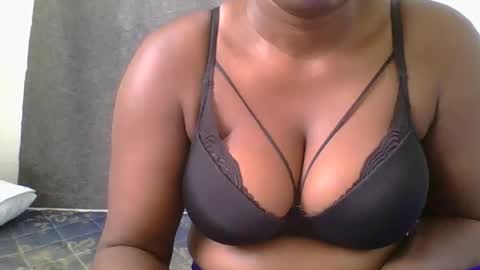 Snapshot of ambar_jasiri chatting on October 3, 2025, 11:29 am Mia online show from October 3, 2025, 11:29 am