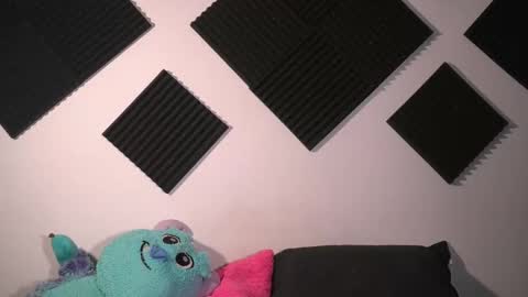 Snapshot of ambeer_rousess chatting on March 4, 2026, 12:05 am Amber online show from March 4, 2026, 12:05 am