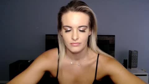 Snapshot of amber__xoxo chatting on May 26, 2026, 2:46 pm Amber online show from May 26, 2026, 2:46 pm