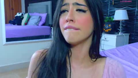 amber_bull online show from November 21, 2025, 1:10 pm