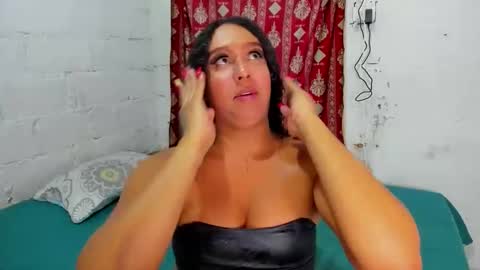 Snapshot of amber_lee20 chatting on May 3, 2026, 11:05 am LUISA online show from May 3, 2026, 11:05 am