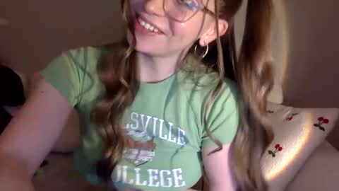 Snapshot of amberbunny1 chatting on January 11, 2025, 1:32 pm Amber 3 online show from January 11, 2025, 1:32 pm
