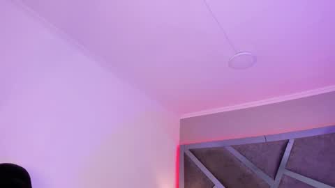 Amber  online show from February 6, 2025, 11:43 am