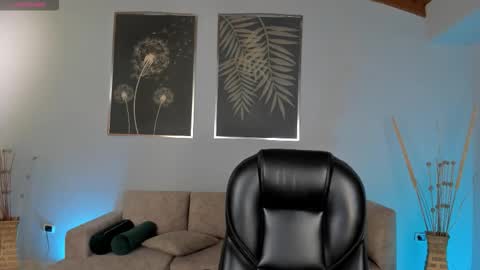 Snapshot of amberlewis_ chatting on October 25, 2025, 2:52 am Amber online show from October 25, 2025, 2:52 am