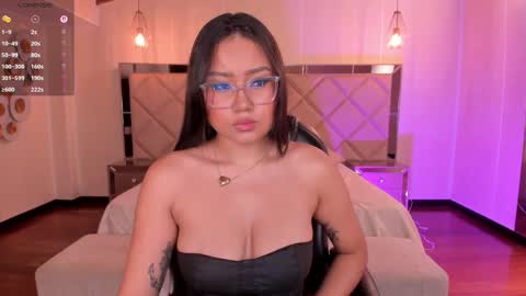 Snapshot of amberlewis_ chatting on November 18, 2025, 3:01 am Amber online show from November 18, 2025, 3:01 am