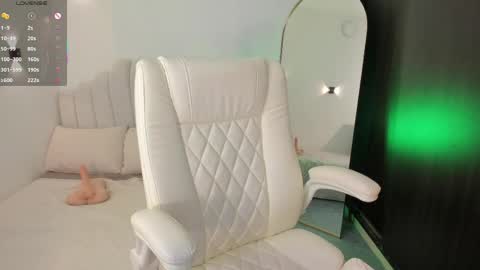 Amber  online show from April 10, 2026, 10:36 pm