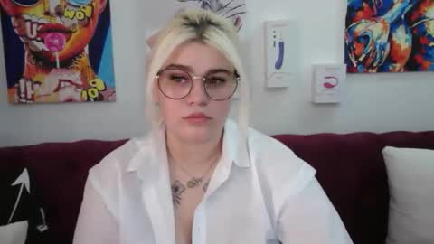 Amber online show from September 17, 2025, 1:40 am