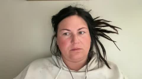 ambermoss7 online show from April 17, 2026, 6:11 pm