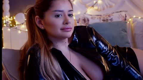 Amberseyes online show from December 28, 2024, 12:45 pm