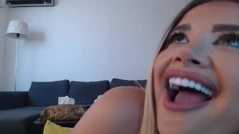 Amberseyes online show from September 16, 2025, 10:05 am