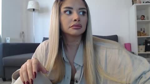 Amberseyes online show from September 19, 2025, 10:49 am