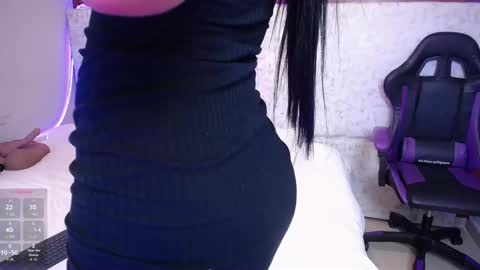 Snapshot of ambersfoxx chatting on November 4, 2025, 2:27 pm ambers online show from November 4, 2025, 2:27 pm