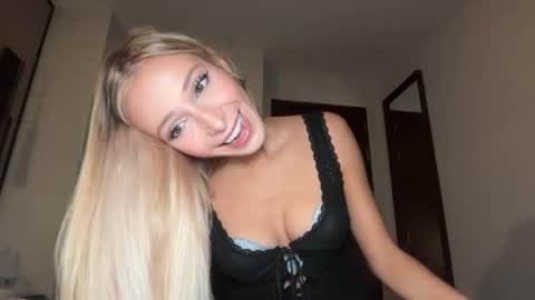 Ambre online show from February 9, 2026, 3:21 am