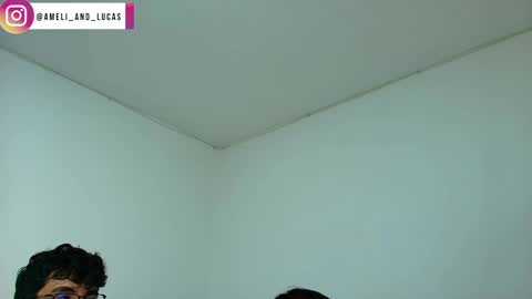 Snapshot of ameli_and_lucas chatting on December 19, 2024, 3:18 am Amelia Lucas online show from December 19, 2024, 3:18 am