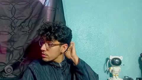 Snapshot of ameli_and_lucas chatting on October 9, 2025, 3:32 pm Amelia Lucas online show from October 9, 2025, 3:32 pm