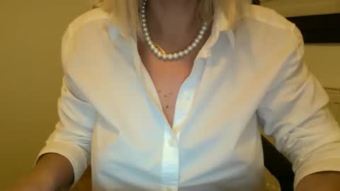 Beatrice online show from November 16, 2025, 8:14 pm