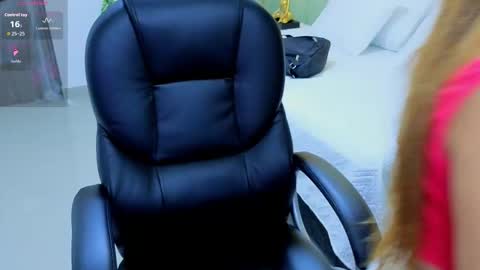 AMELIA online show from October 13, 2025, 7:14 pm