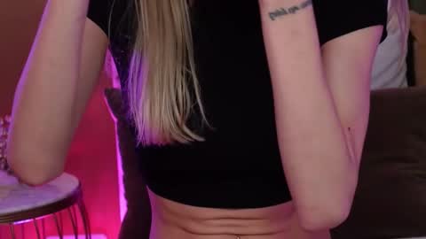 Amelia online show from November 23, 2025, 6:02 am