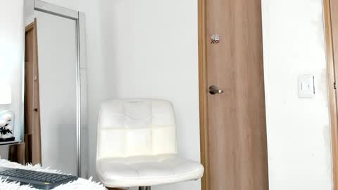 Snapshot of ameliajones_1 chatting on December 4, 2024, 1:53 pm Ameliajones online show from December 4, 2024, 1:53 pm