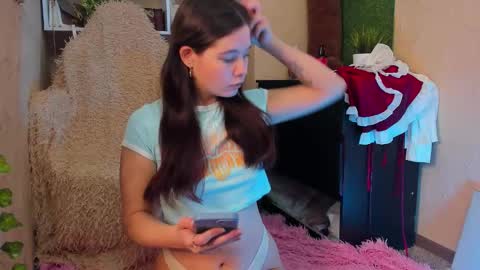 amelialy online show from December 15, 2025, 7:12 am