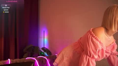  Amelia  online show from November 28, 2025, 4:15 am