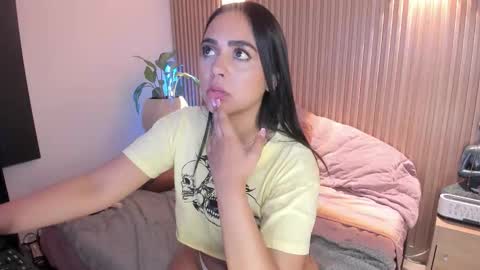 Amelie online show from November 7, 2025, 3:01 pm