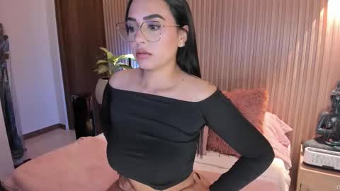 Amelie online show from March 26, 2026, 2:06 am