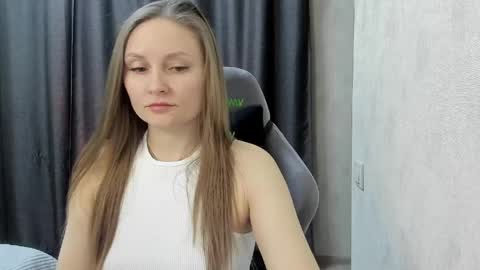 amelie online show from March 29, 2026, 8:20 pm