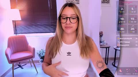 Amelie Graham online show from November 24, 2025, 7:13 pm