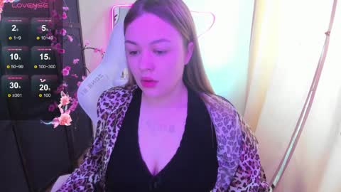 Snapshot of ameliepeach chatting on April 9, 2026, 6:19 am Amelie online show from April 9, 2026, 6:19 am