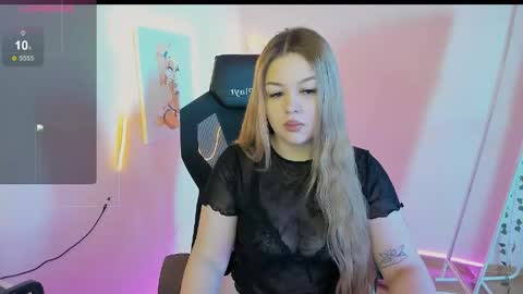 Snapshot of ameliepeach chatting on April 29, 2026, 1:21 am Amelie online show from April 29, 2026, 1:21 am