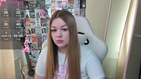 Snapshot of ameliepeach chatting on May 4, 2026, 6:20 am Amelie online show from May 4, 2026, 6:20 am