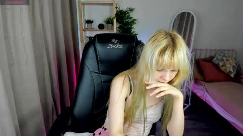 Amelia online show from May 7, 2026, 1:33 am